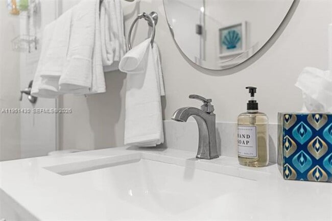 Building Photo - 1075 NE 12th Ave