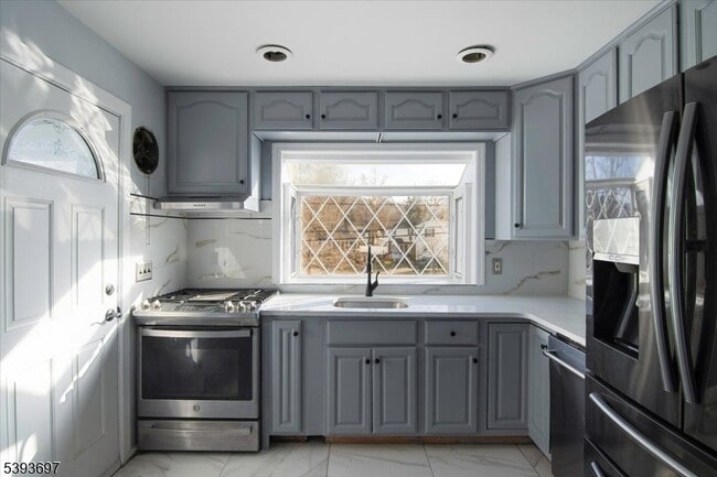 Building Photo - 301 Riverview Rd