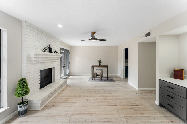 Building Photo - 9425 Fondren Rd