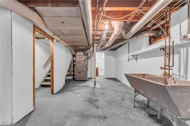 Building Photo - 401 E 257th St