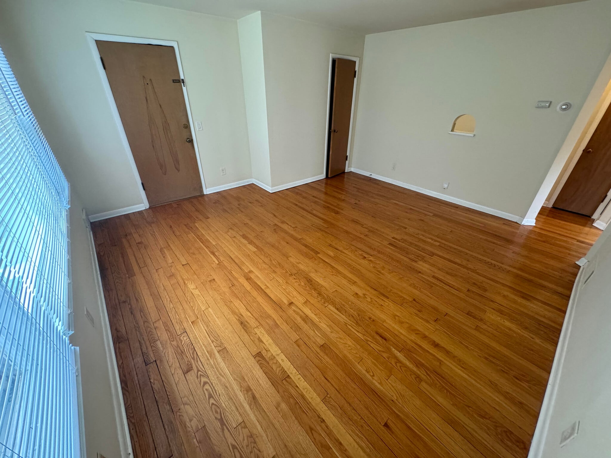 Building Photo - 401 Palomino Ln