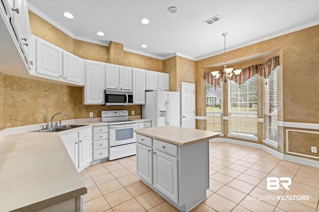 Building Photo - 10610 S Side Loop