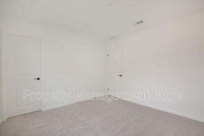 Building Photo - 4470 Hickory Ct