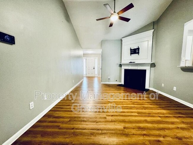 Building Photo - 603 Fairview Lake Way