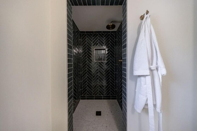 Building Photo - 922 Barton Woods Rd NE