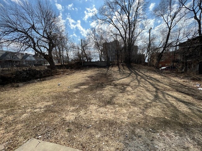 Building Photo - Renovated 2BR House
