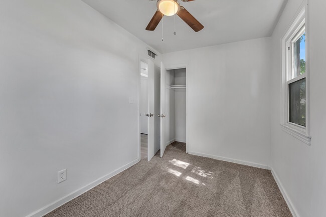 Building Photo - 610 Elm St