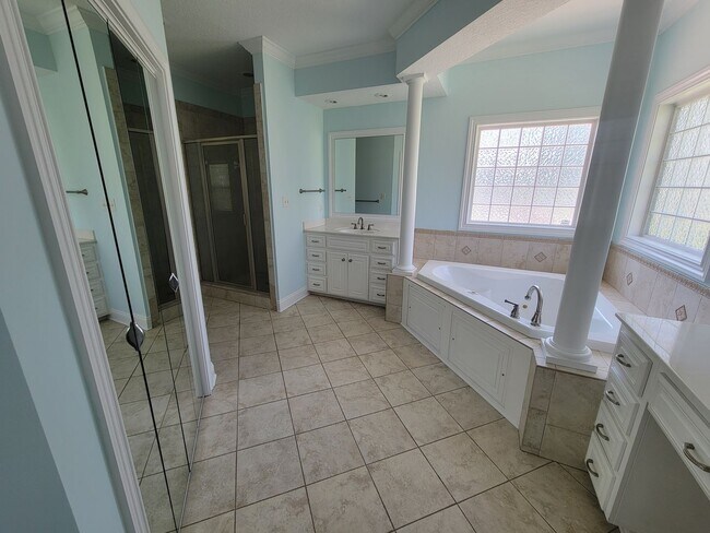Building Photo - Beautiful home in Cypress Lakes in Lake Park