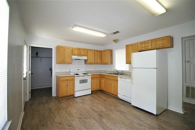 Building Photo - 552 Brock Ave