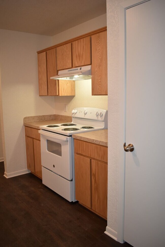 Building Photo - 504 S Juanita Dr