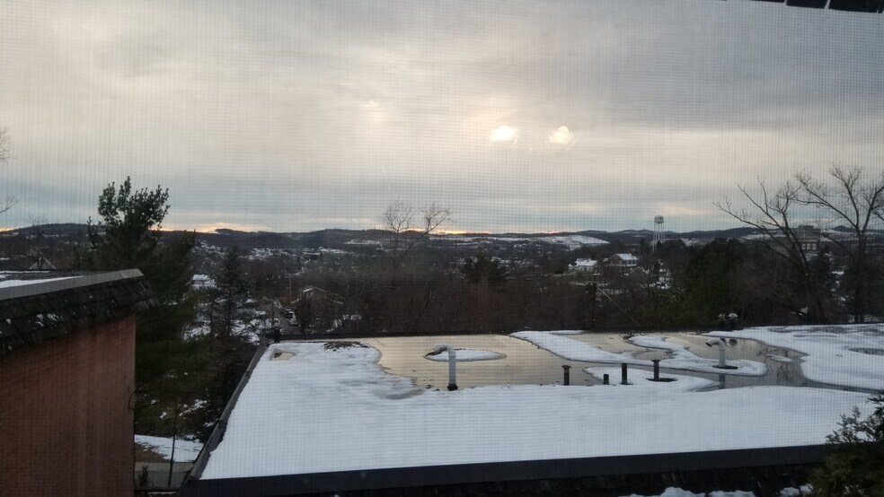 Building Photo - 2772 University Ave