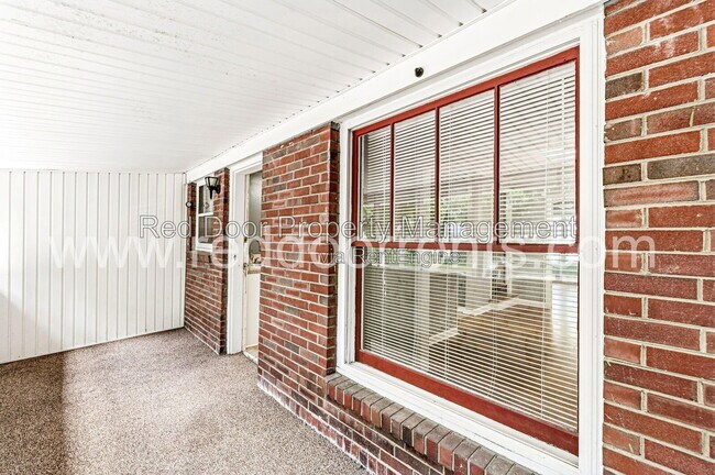 Building Photo - 129 E 49th St