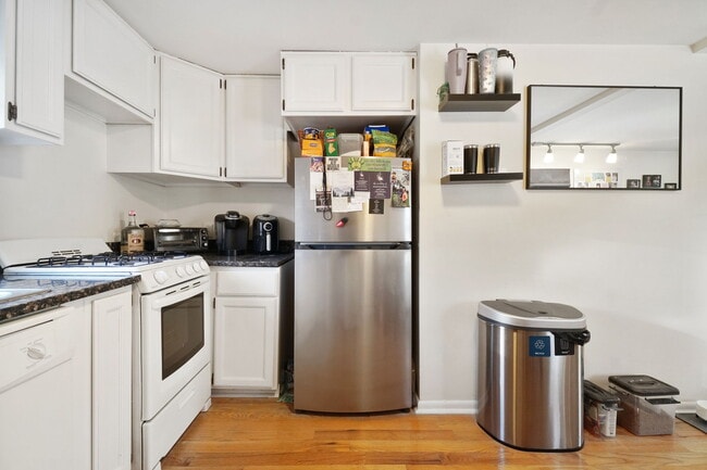 Building Photo - 46 Humbert St