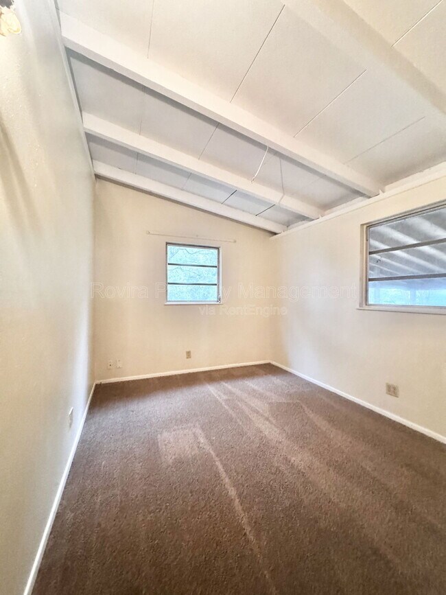 Building Photo - 627 E Warner St