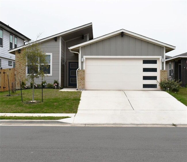 Building Photo - 112 Cupreata Ln