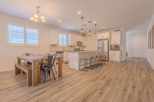 Building Photo - 3 Bedrooms, 2.5 Bathrooms