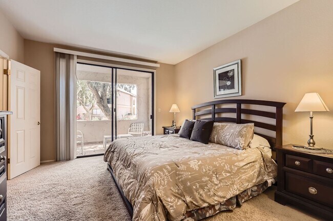 Building Photo - Two bedroom condo