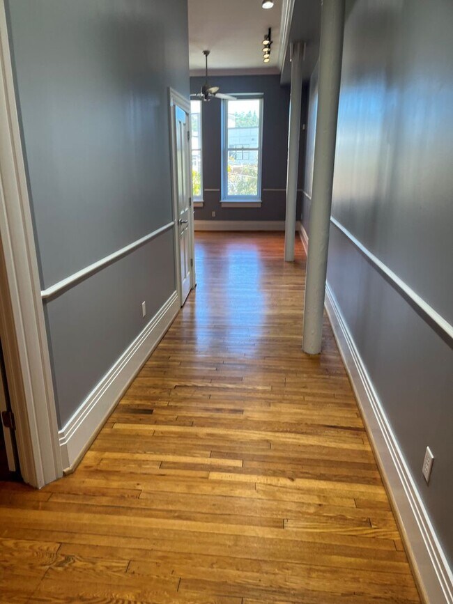 Building Photo - Available Condo in the Heart of Downtown A...