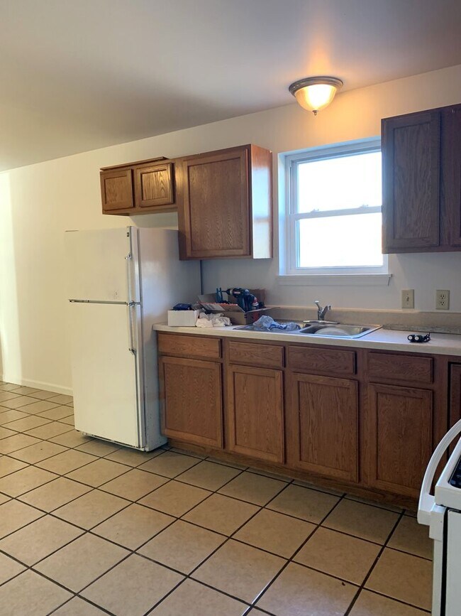Building Photo - PERFECT COLLEGE RENTAL ONLY A HALF MILE FR...