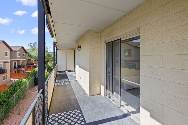 Building Photo - 777 Saturn Dr