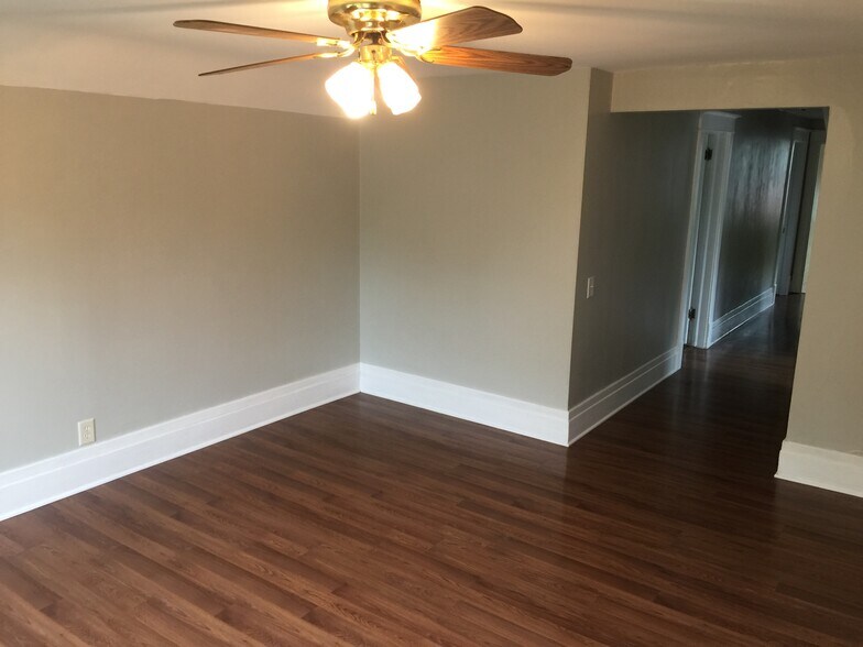 living - 721 Locust St