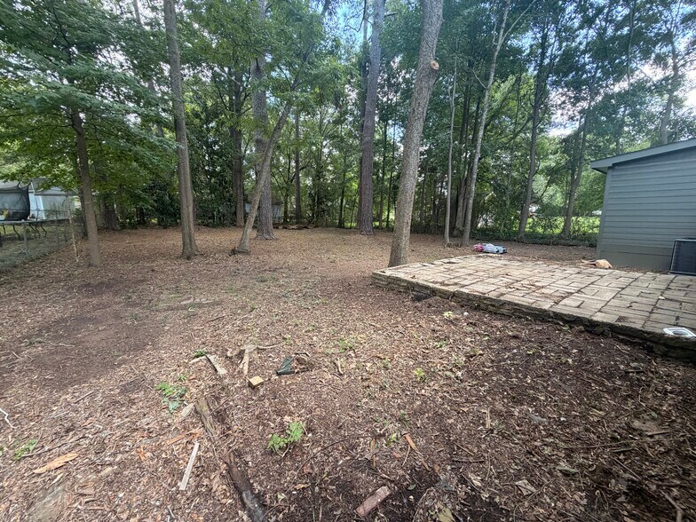 Building Photo - 2203 Crestview St