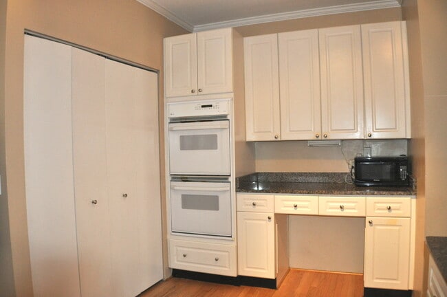 Building Photo - 1801 W Diversey Pkwy