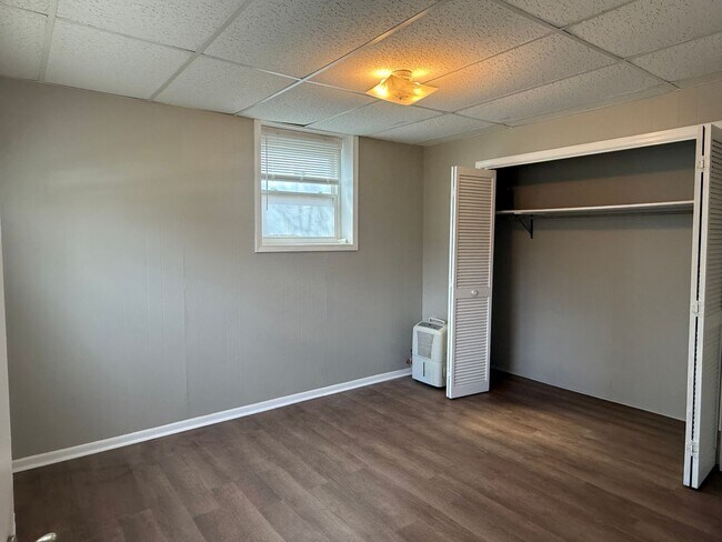 Building Photo - 8 Vine Ln