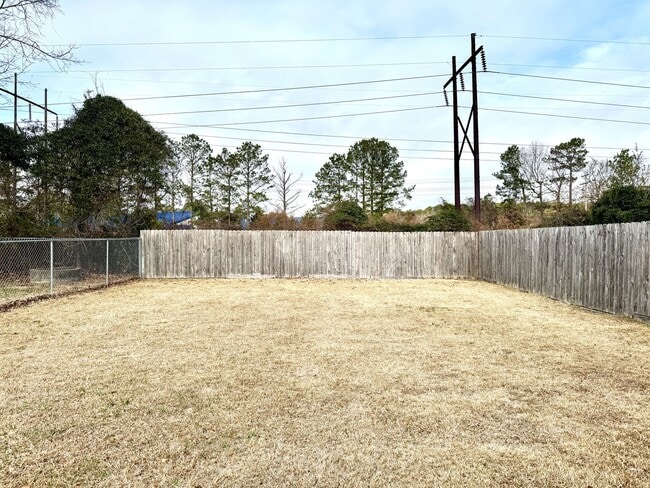 Building Photo - Adorable 2BR/2 Bath Duplex!