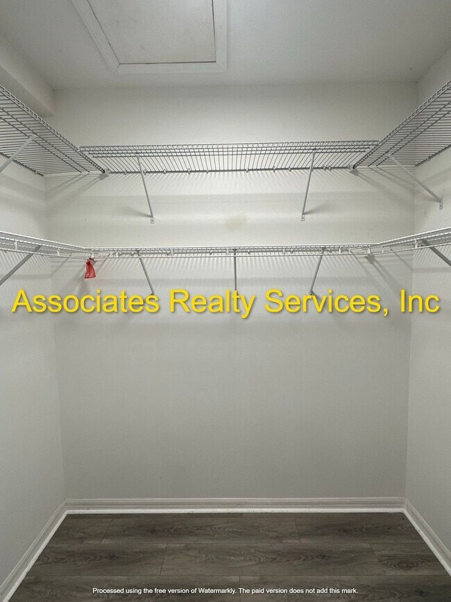 Building Photo - Beautiful Family home in Mentone!