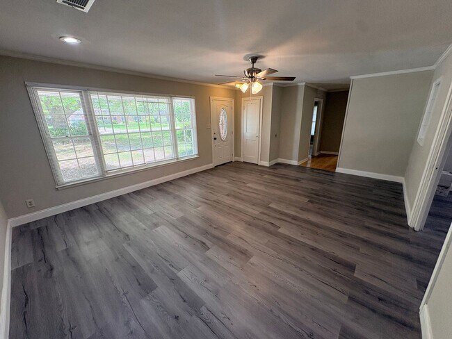 Building Photo - 2406 2nd Ave