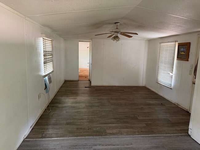 Building Photo - 3 bed 2 bath manufactures home available now