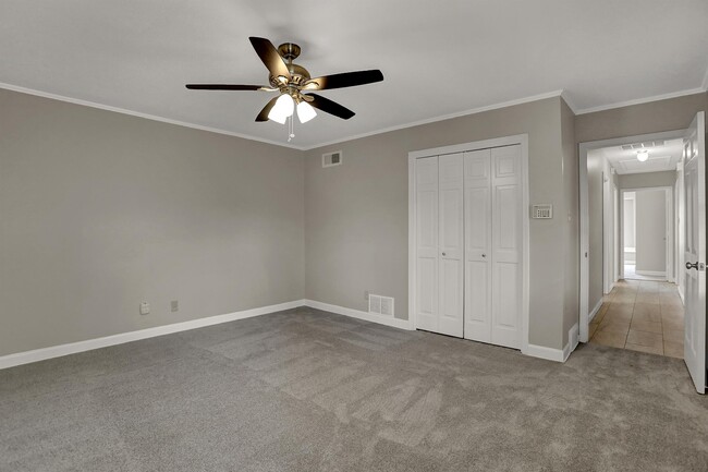 Building Photo - 5718 Rich Rd