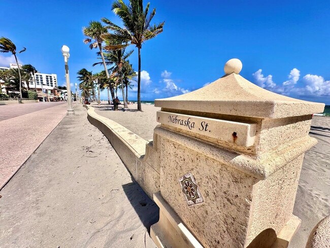 Building Photo - 2205 N Surf Rd