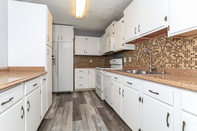 Building Photo - 8067 Buckland Dr