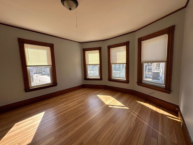 Building Photo - 449 Kelley St