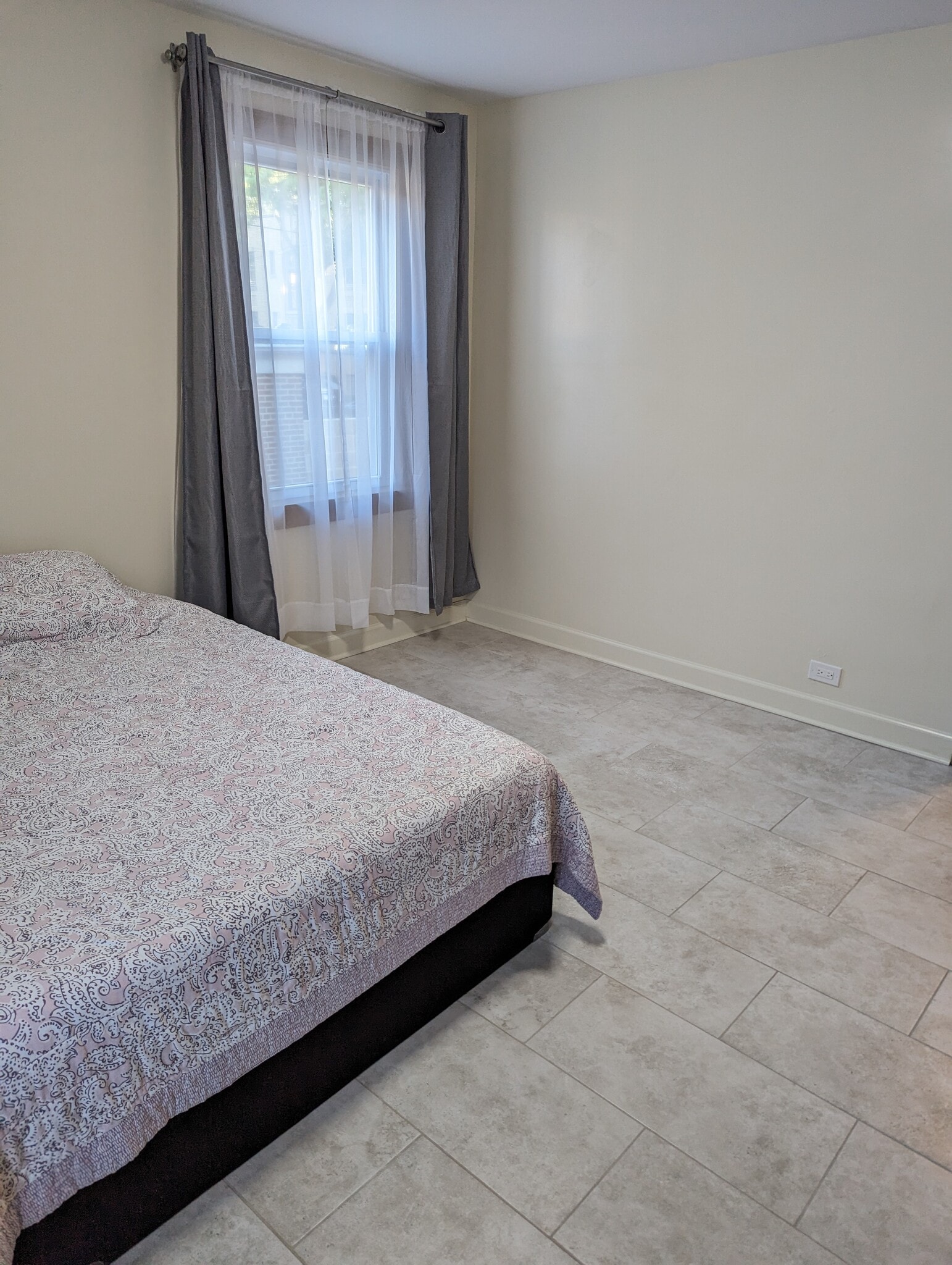 Building Photo - 3322 W Catalpa Ave