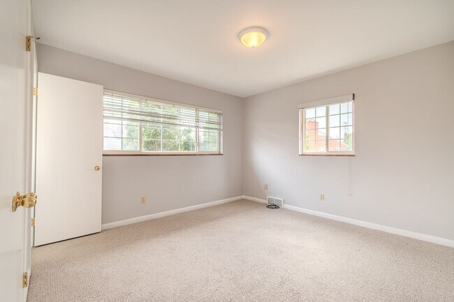 Building Photo - 487 N Eton St