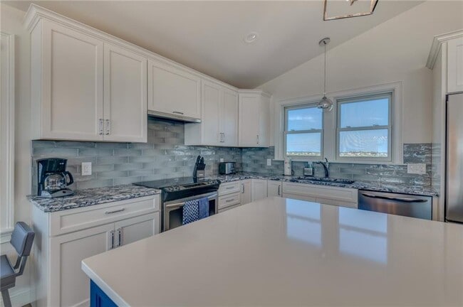 Building Photo - 154 Sand Hill Cove Rd