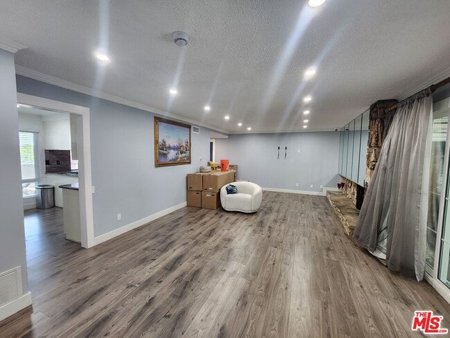 Building Photo - 11665 Babbitt Ave