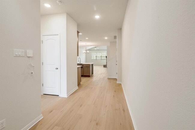 Building Photo - 308 Castlefields St