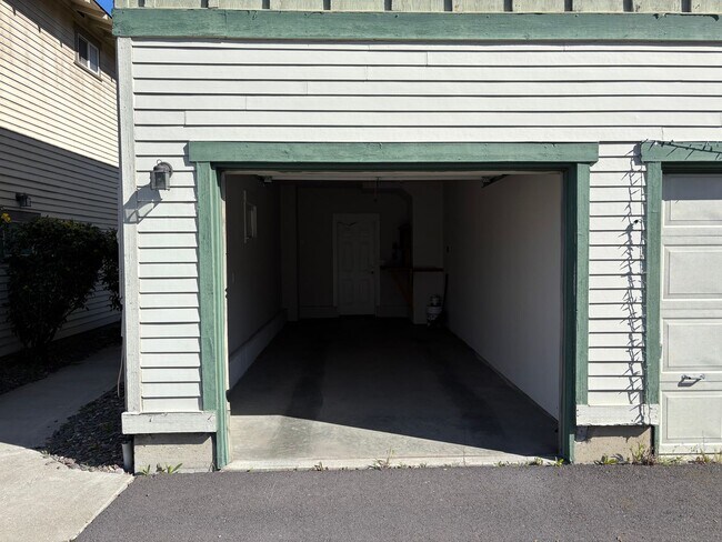 Building Photo - 437 NE Irving Ave