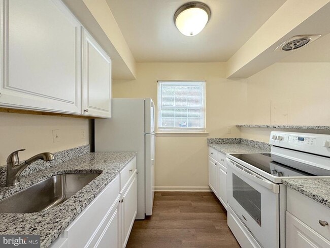 Building Photo - 9642 Hagel Cir