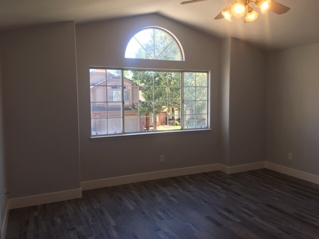 Building Photo - 8669 Gossamer Way