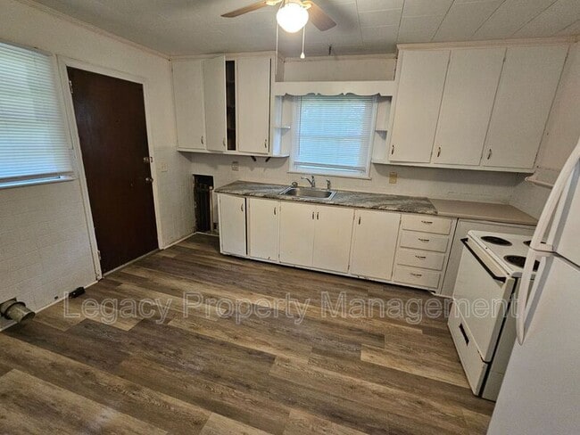 Building Photo - 609 Shepherd St