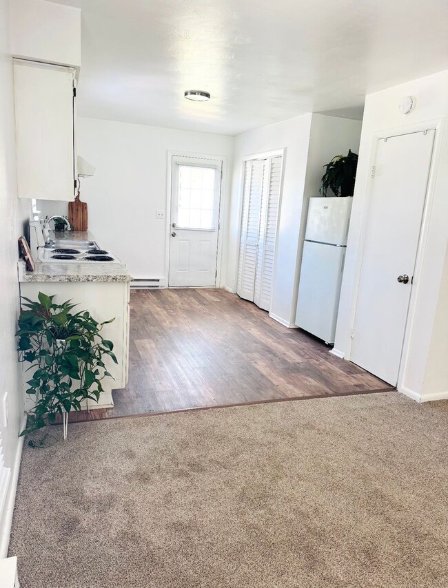 Building Photo - Updated 2nd Floor Duplex, blocks from beach