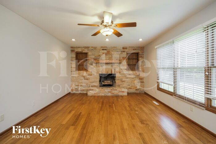 Building Photo - 301 Prairie Valley Ct