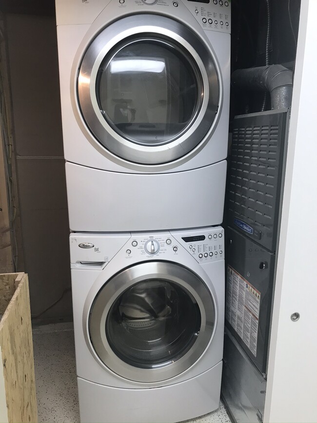 In-unit Washer-Dryer - 415 Lilac Ct