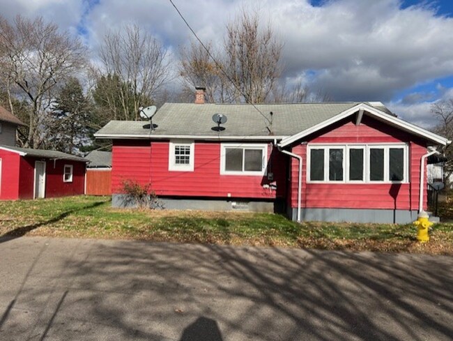 Building Photo - Cozy 2-Bedroom Bungalow on East Ave – Garage & Enclosed Porch