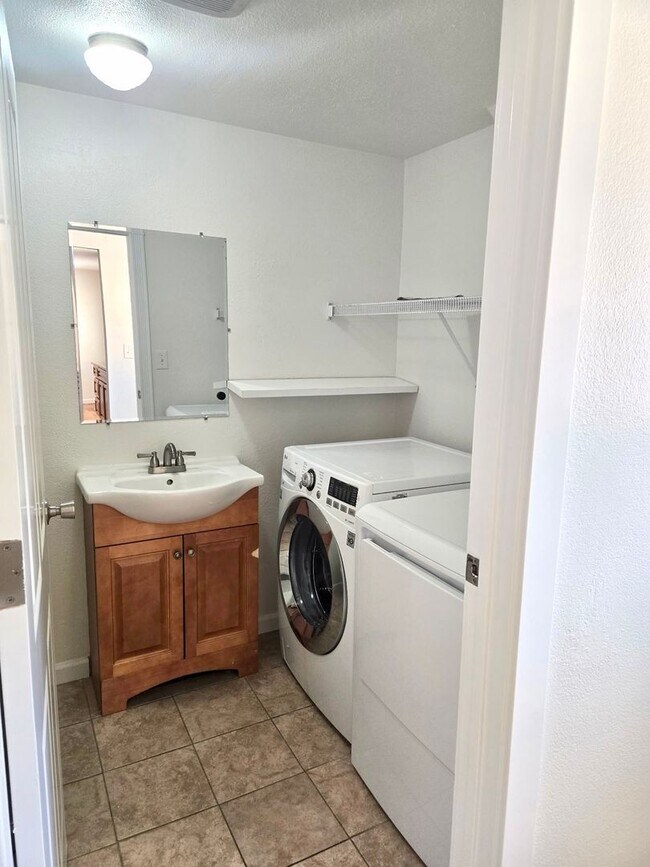 Building Photo - 3613 Grandview Dr W